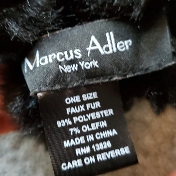 Marcus Adler Infinity Scarf - Picture 2 of 4